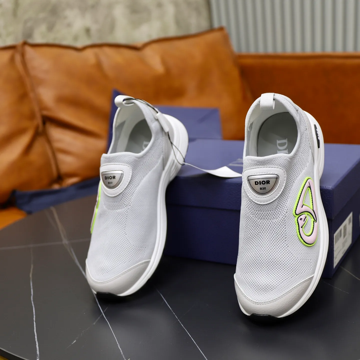 Ex-factory price: 520💰Dior B30’s latest hot model is shipped, the original version is made 1:1 ▪️ Fabric: Original customized fly woven ▪️ Lining: Imported breathable mesh ▪️ Sole: Original molded non-slip outsole ▪️ Size: 38-45 (45 is custom-made and cannot be returned)